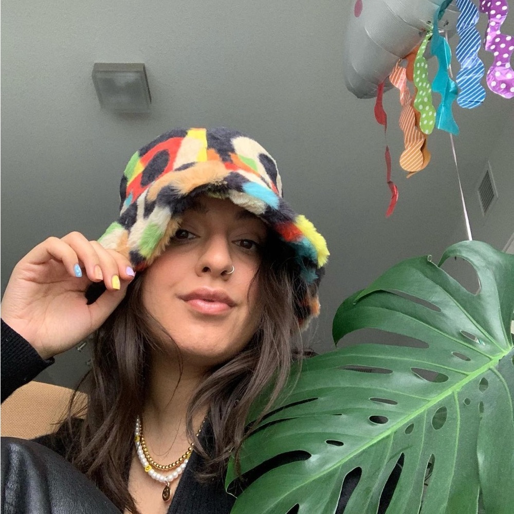 Fuzzy Bucket hat - Picture 4 of 6